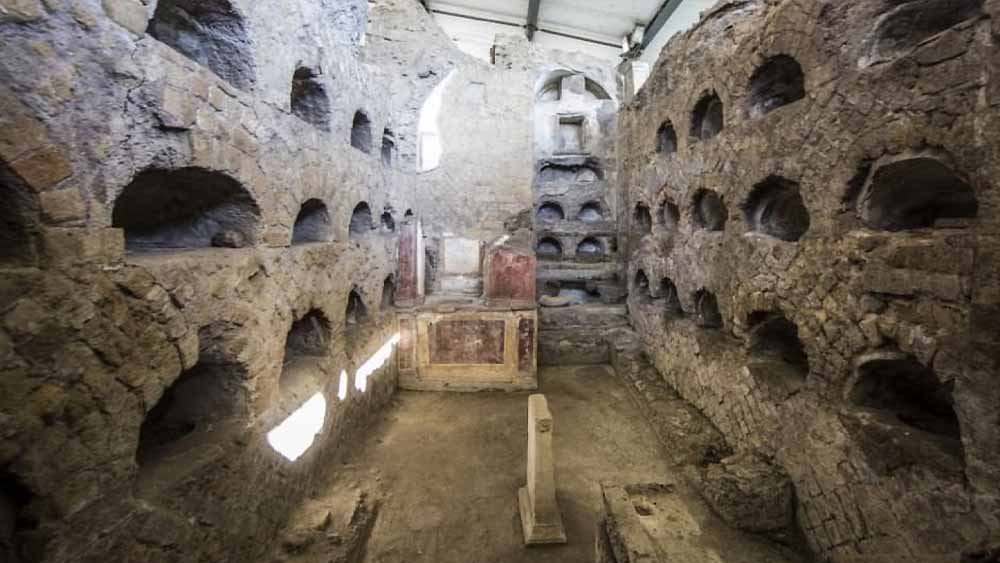 Chiodi nel petto e tombe romane, il mistero che riapre i riti dell&rsquo;antichit&agrave;