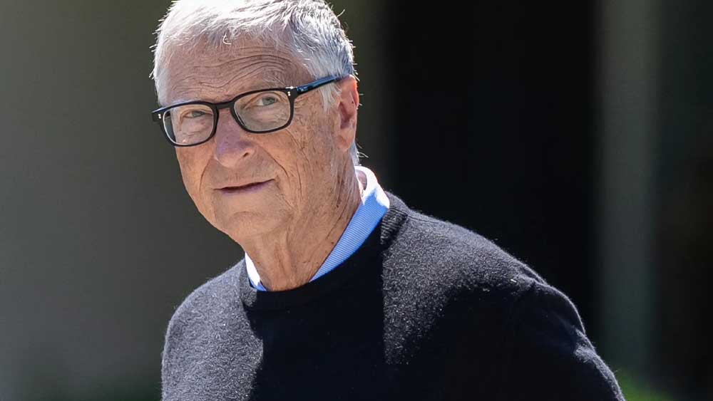 Bill Gates avverte sui rischi dell&rsquo;intelligenza artificiale e chiede regole pubbliche per controllare tecnologie sempre pi&ugrave; potenti